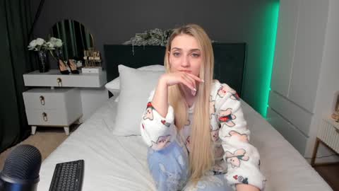 Amelia Ami Free Lovense control in pvt online show from December 2024 03:47:02 PM