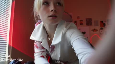 Snapshot of bestblondiiecb chatting on January 2025 11:24:01 PM Chloe Next stream on Friday online show from January 2025 11:24:01 PM