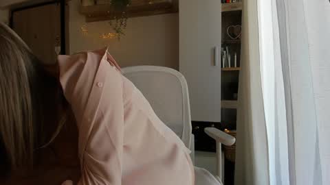 Snapshot of bestgirl_ofthe_neighborhood chatting on October 2025 06:56:01 AM Vicky online show from October 2025 06:56:01 AM