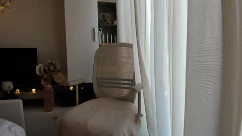 Snapshot of bestgirl_ofthe_neighborhood chatting on October 2025 06:32:01 AM Vicky online show from October 2025 06:32:01 AM