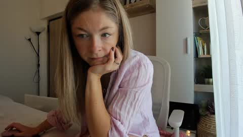 Snapshot of bestgirl_ofthe_neighborhood chatting on November 2025 07:52:02 AM Vicky online show from November 2025 07:52:02 AM