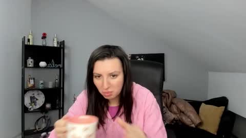 Snapshot of bettyjamess chatting on November 2025 05:32:02 AM bettyjamess online show from November 2025 05:32:02 AM