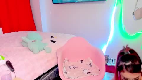 Snapshot of beverly_larson1 chatting on October 2025 11:35:02 PM danni online show from October 2025 11:35:02 PM