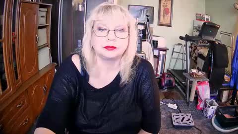 BeverlyQCynia online show from September 2025 11:48:01 AM