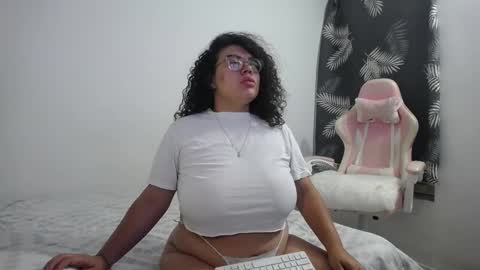 Bianca Tuesday to Sunday from 2am to 6am UTC-5 online show from February 2025 07:54:02 AM