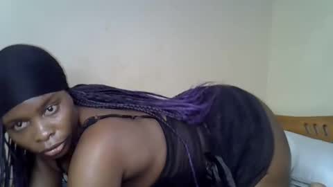 Snapshot of bigbooty_dimples chatting on November 2025 08:55:01 PM Vee online show from November 2025 08:55:01 PM