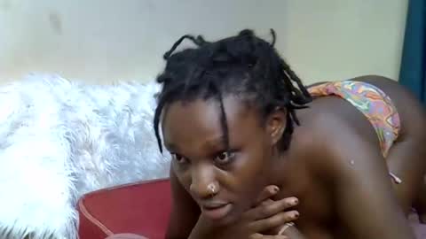 Snapshot of bigbooty_dimples chatting on December 2025 10:35:01 AM Vee online show from December 2025 10:35:01 AM