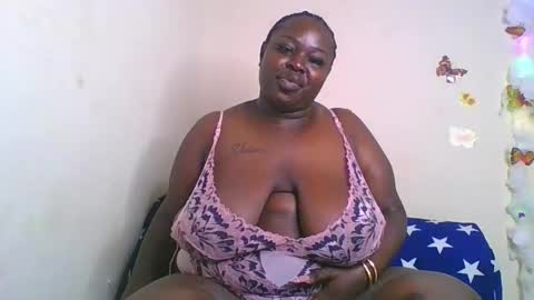 Snapshot of bigg_cate chatting on November 2025 11:15:01 PM Bigg Cate online show from November 2025 11:15:01 PM