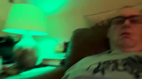 Snapshot of biggloves4bighands chatting on October 2025 11:21:02 PM biggloves4bighands online show from October 2025 11:21:02 PM