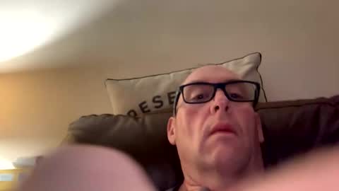 Snapshot of biggloves4bighands chatting on October 2025 10:56:01 PM biggloves4bighands online show from October 2025 10:56:01 PM