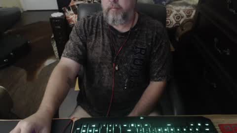 Snapshot of bighugmugg chatting on October 2025 04:28:01 PM bighugmugg online show from October 2025 04:28:01 PM