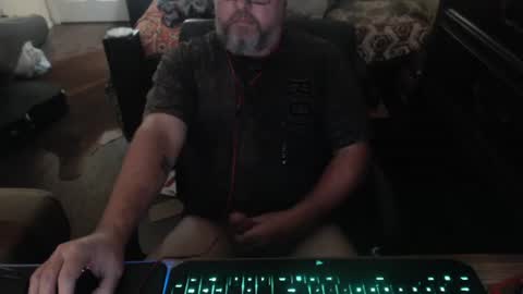 Snapshot of bighugmugg chatting on November 2025 10:56:02 PM bighugmugg online show from November 2025 10:56:02 PM