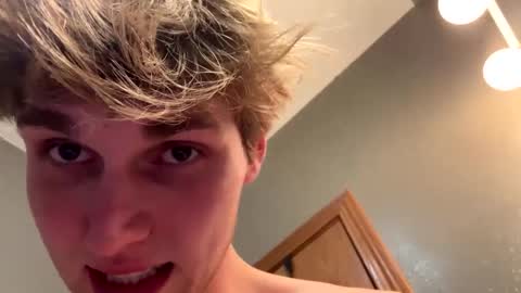 Snapshot of bigskinnyboyshh chatting on December 2024 08:35:01 AM bigskinnyboyshh online show from December 2024 08:35:01 AM