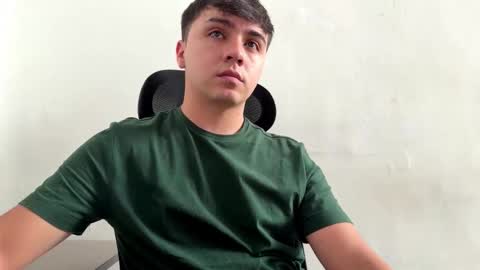 Snapshot of bigusdaddy chatting on December 2025 02:33:01 PM Aron Cooper online show from December 2025 02:33:01 PM