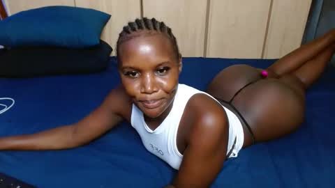 Snapshot of blackmellanin_ chatting on December 2024 02:15:01 PM Smiley sylivia online show from December 2024 02:15:01 PM