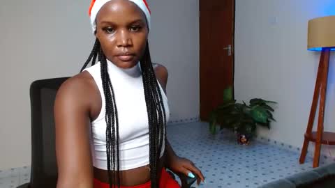 Snapshot of blackmellanin_ chatting on December 2024 11:34:01 AM Smiley sylivia online show from December 2024 11:34:01 AM