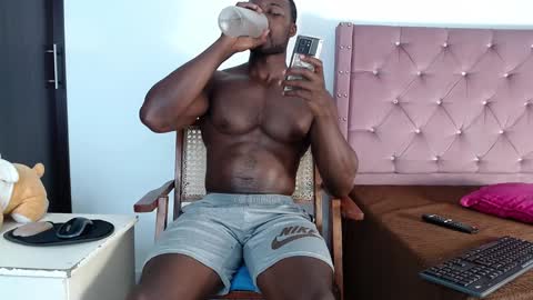 Twtter 1MikeBeckford            Onlyfns beckfordmike online show from December 2024 07:33:01 PM