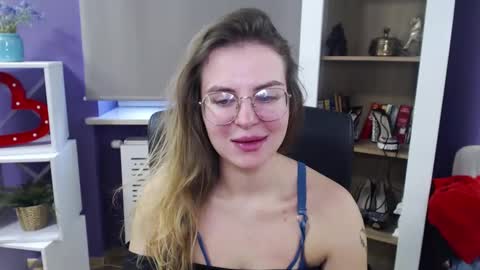 Z O E Y online show from December 2024 11:56:02 AM