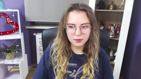 Z O E Y online show from December 2024 06:01:02 AM