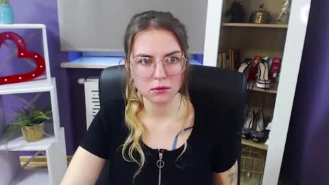 Z O E Y online show from December 2024 10:21:01 AM