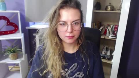 Z O E Y online show from January 2025 10:57:01 AM