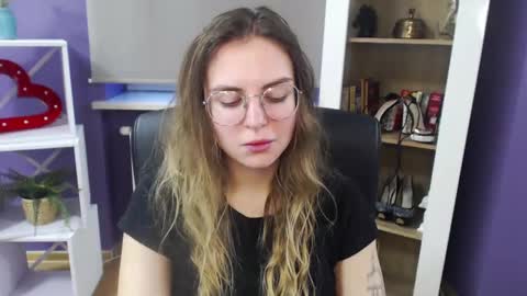 Z O E Y online show from January 2025 08:45:01 AM