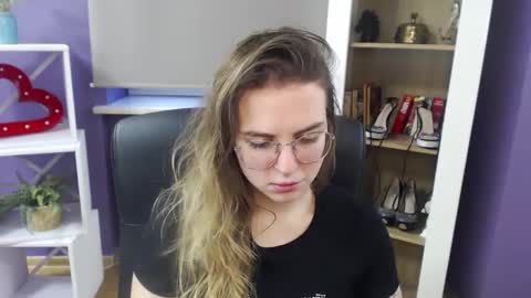 Z O E Y online show from January 2025 08:43:02 AM