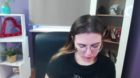 Z O E Y online show from February 2025 09:11:01 AM