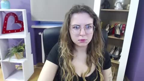 Z O E Y online show from March 2025 05:40:01 AM