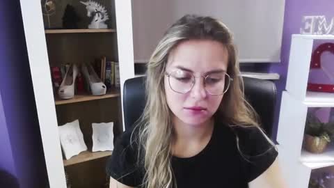 Z O E Y online show from September 2025 04:39:02 AM