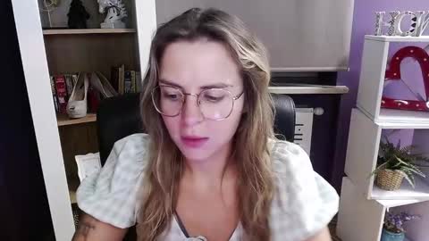 Z O E Y online show from October 2025 04:33:01 AM