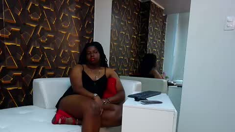 Snapshot of blackvelvet013 chatting on December 2025 01:04:02 PM blackvelvet013 online show from December 2025 01:04:02 PM