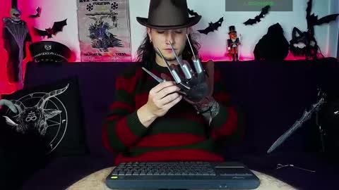 Snapshot of blackwolf_6 chatting on October 2025 06:37:01 PM Dave online show from October 2025 06:37:01 PM