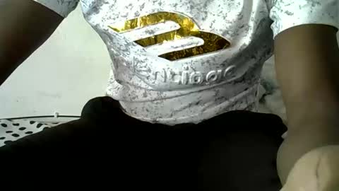 Snapshot of blesse_mixed chatting on October 2025 10:14:01 AM Black brown online show from October 2025 10:14:01 AM