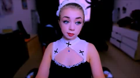 Nicole online show from November 2025 09:11:02 AM