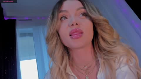 Snapshot of blond3_bab3 chatting on December 2024 09:02:02 AM Maria online show from December 2024 09:02:02 AM