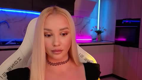 Snapshot of blond_diamond chatting on October 2025 12:16:01 PM Lana online show from October 2025 12:16:01 PM