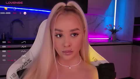 Snapshot of blond_diamond chatting on October 2025 07:14:01 AM Lana online show from October 2025 07:14:01 AM