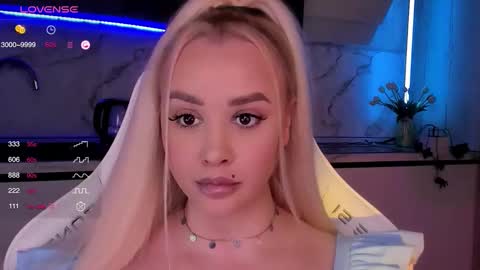 Snapshot of blond_diamond chatting on October 2025 08:07:02 AM Lana online show from October 2025 08:07:02 AM