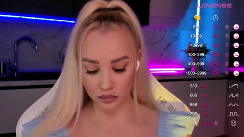 Snapshot of blond_diamond chatting on November 2025 07:51:01 AM Lana online show from November 2025 07:51:01 AM