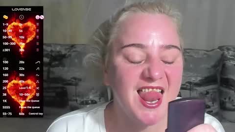 Snapshot of blond_ledi chatting on February 2025 08:09:02 AM blond_ledi online show from February 2025 08:09:02 AM