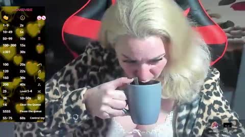Snapshot of blond_ledi chatting on March 2025 05:07:02 PM blond_ledi online show from March 2025 05:07:02 PM