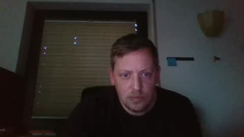 Snapshot of blonde32m chatting on December 2024 02:52:01 PM blonde32m online show from December 2024 02:52:01 PM