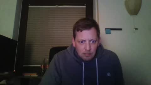 Snapshot of blonde32m chatting on December 2024 06:48:02 PM blonde32m online show from December 2024 06:48:02 PM