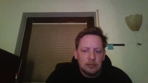 Snapshot of blonde32m chatting on December 2024 01:50:01 AM blonde32m online show from December 2024 01:50:01 AM