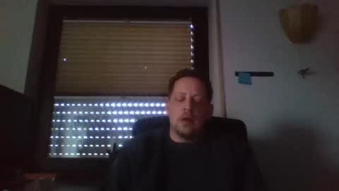 Snapshot of blonde32m chatting on January 2025 03:00:02 PM blonde32m online show from January 2025 03:00:02 PM