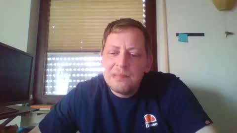 Snapshot of blonde32m chatting on February 2025 08:42:02 AM blonde32m online show from February 2025 08:42:02 AM