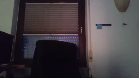 Snapshot of blonde32m chatting on February 2025 04:41:02 PM blonde32m online show from February 2025 04:41:02 PM