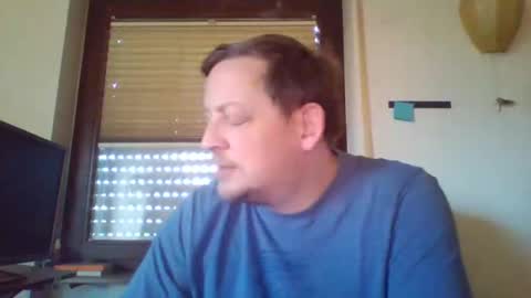 Snapshot of blonde32m chatting on February 2025 07:44:02 AM blonde32m online show from February 2025 07:44:02 AM