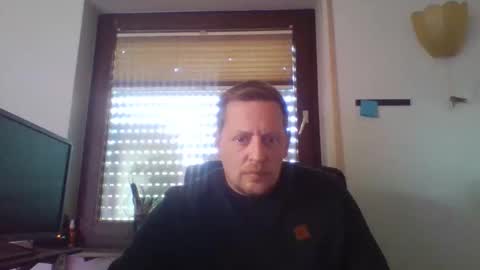 Snapshot of blonde32m chatting on September 2025 02:44:02 PM blonde32m online show from September 2025 02:44:02 PM